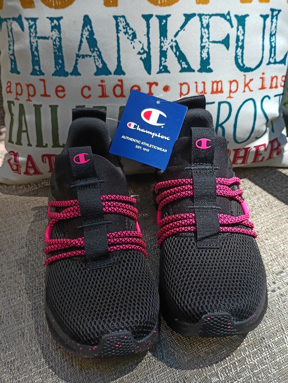 Champion Women's Black Sneakers with Pink Laces NWT- Size 7 Women's
